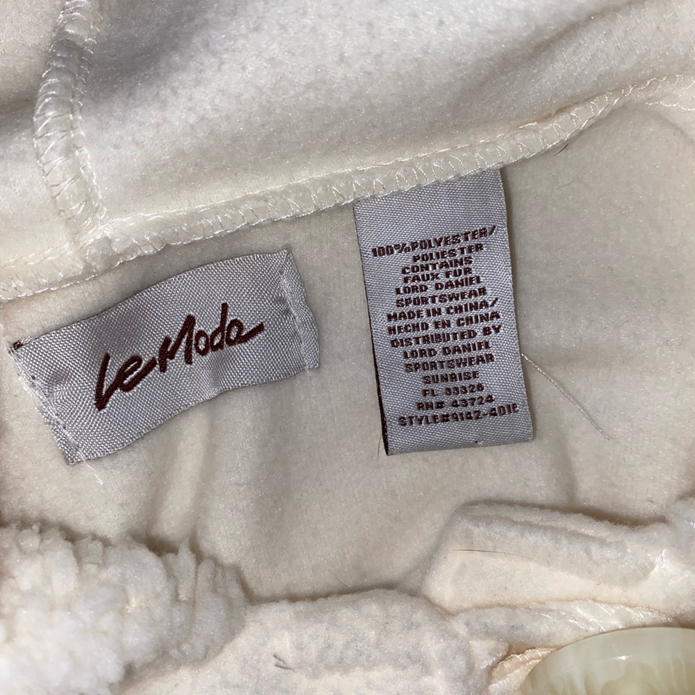 LE MODA Hooded Cape Shaw Poncho One Size Fits All in Cream/Winter White - Picture 5 of 6
